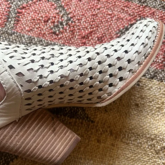 Dolce Vita Leather Shoes - Picture 2 of 5